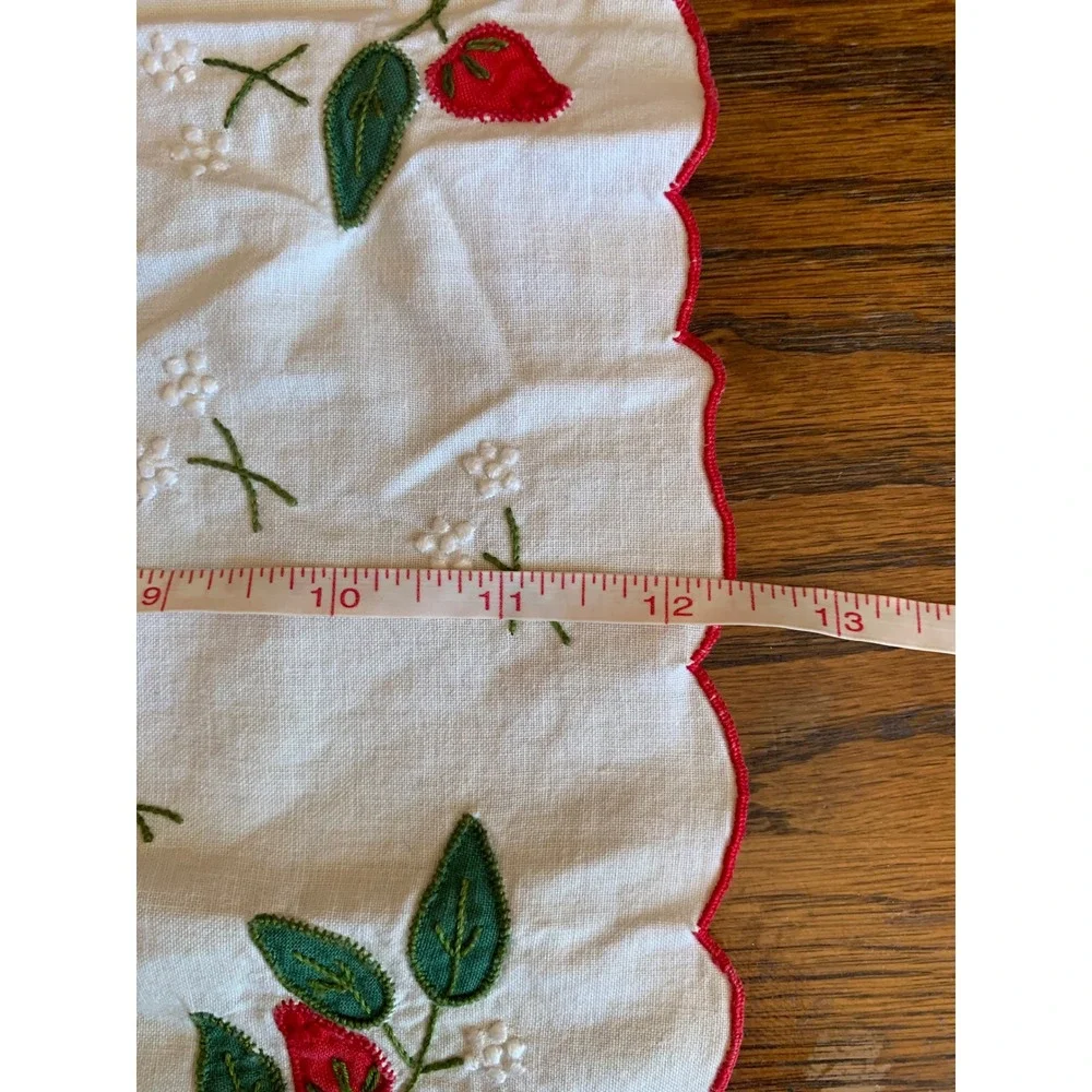 Vintage Embroidered Strawberry Scalloped Edge Table Runner White Red Green